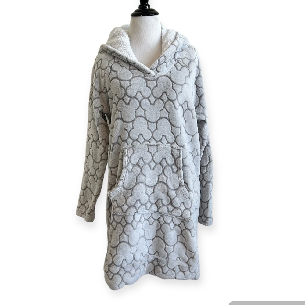 5/$30 🎈 Disney Mickey Mouse women’s medium lounger with‎ Sherpa hoodie